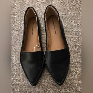 Amazon Essentials Women's Size 7 Black Pointed Toe Lightweight Loafer Flats